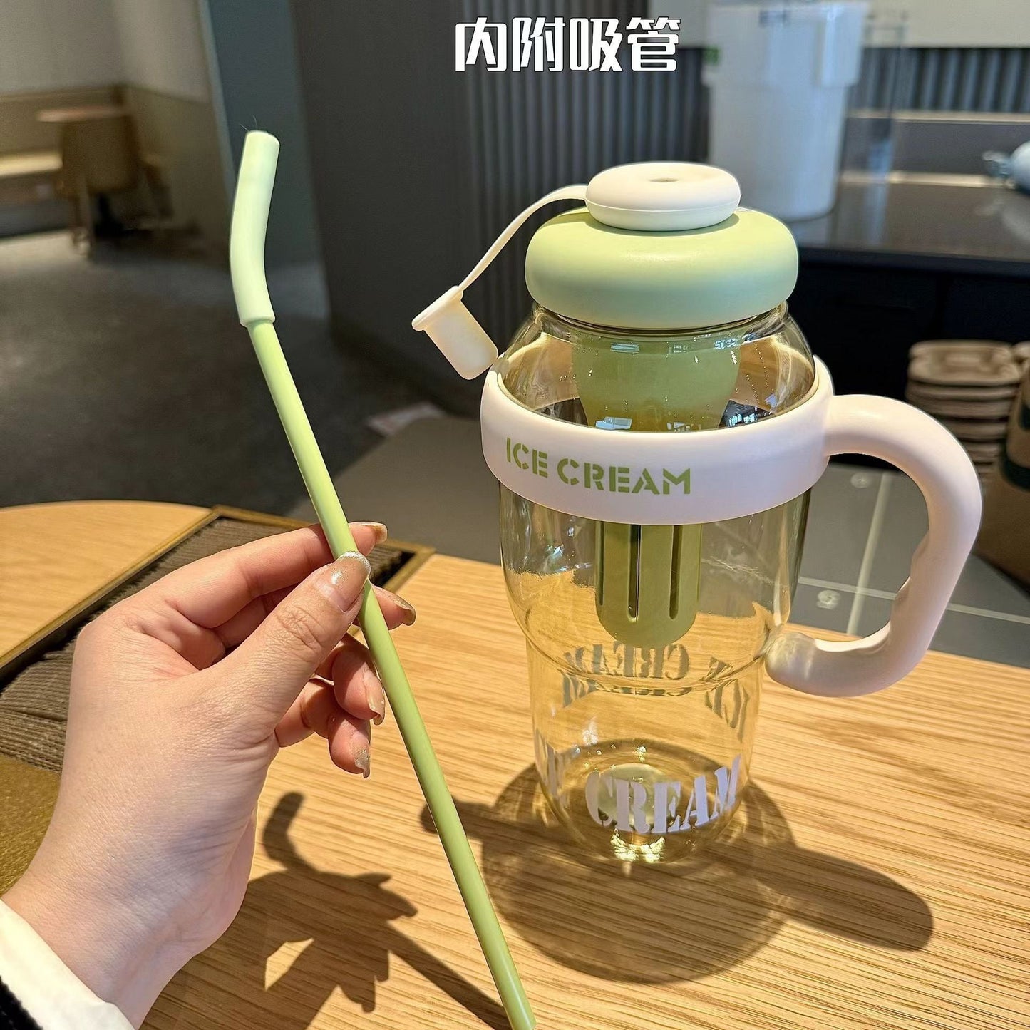 1300ml large capacity plastic water bottle leakprood with straw