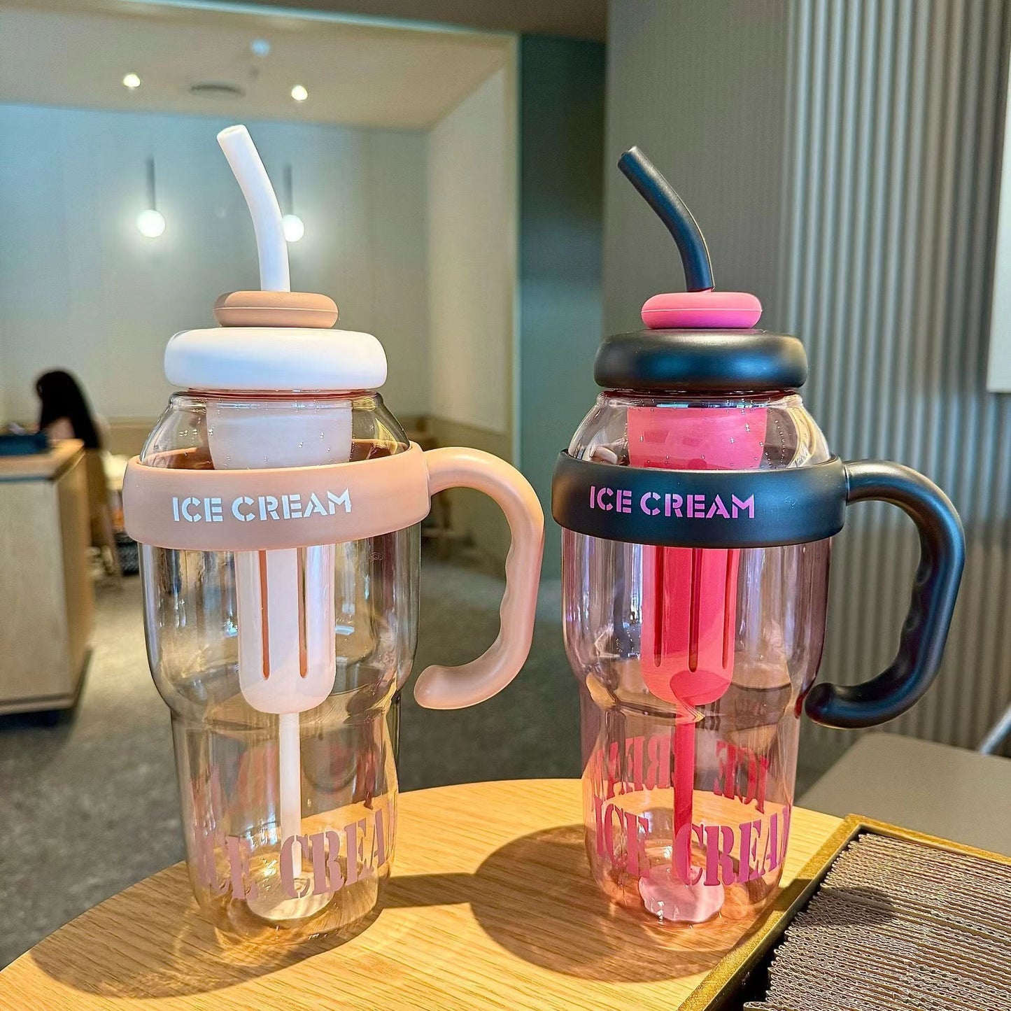 1300ml large capacity plastic water bottle leakprood with straw