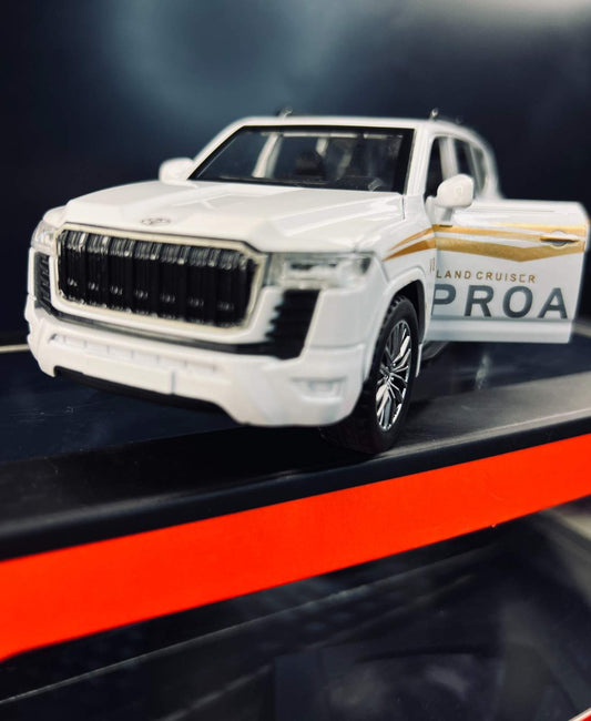 White 1:32 Scale Land Cruiser V8 Off Road Diecast Car Model