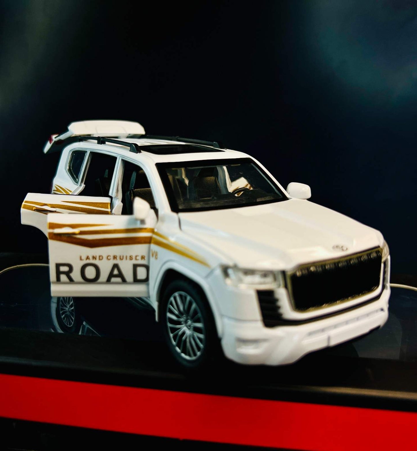 1:32 Scale Land Cruiser V8 Off Road Diecast Car Model PREMIUM